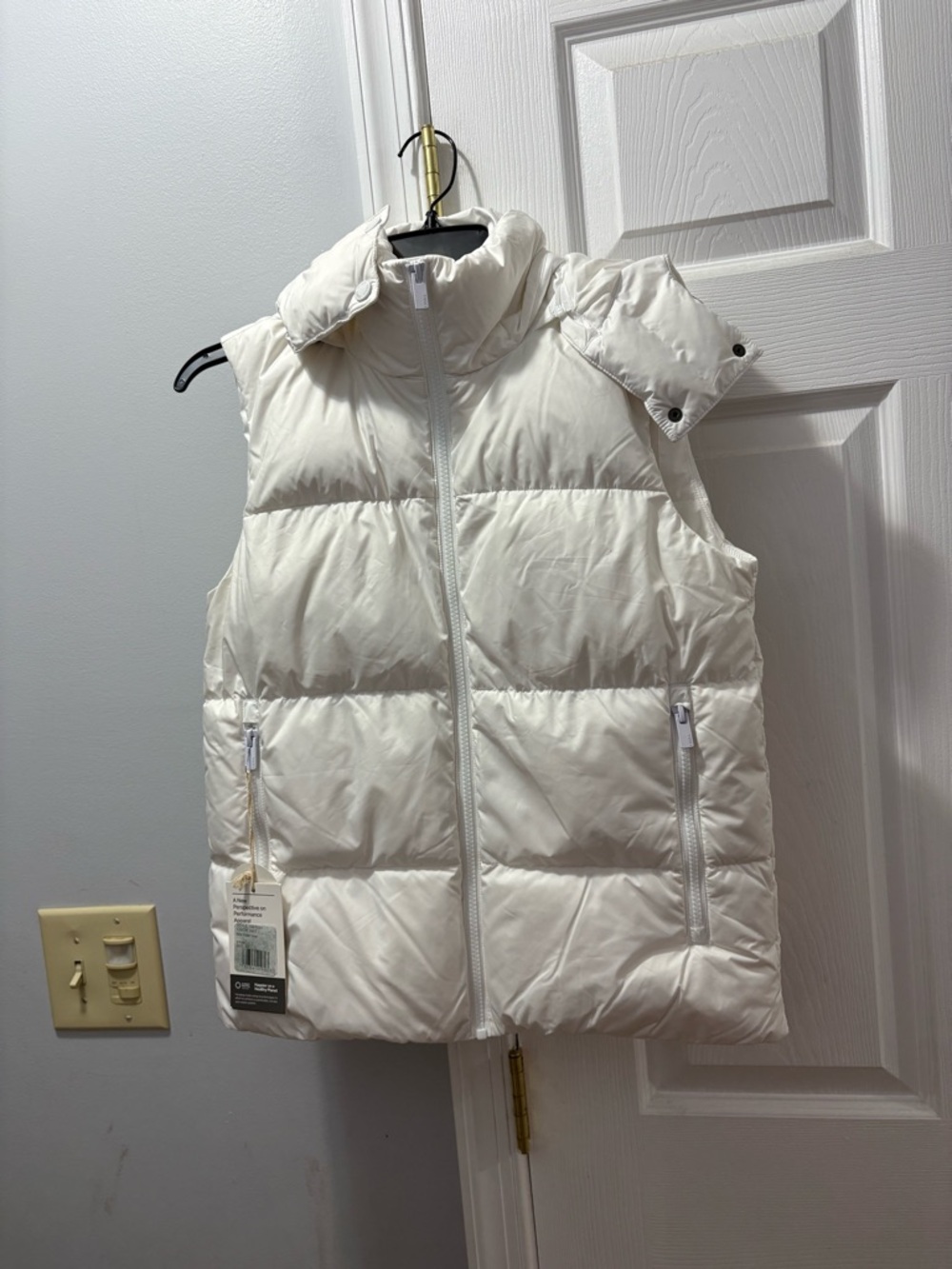 Vuori Ulta Down Vest Size XS White NWT